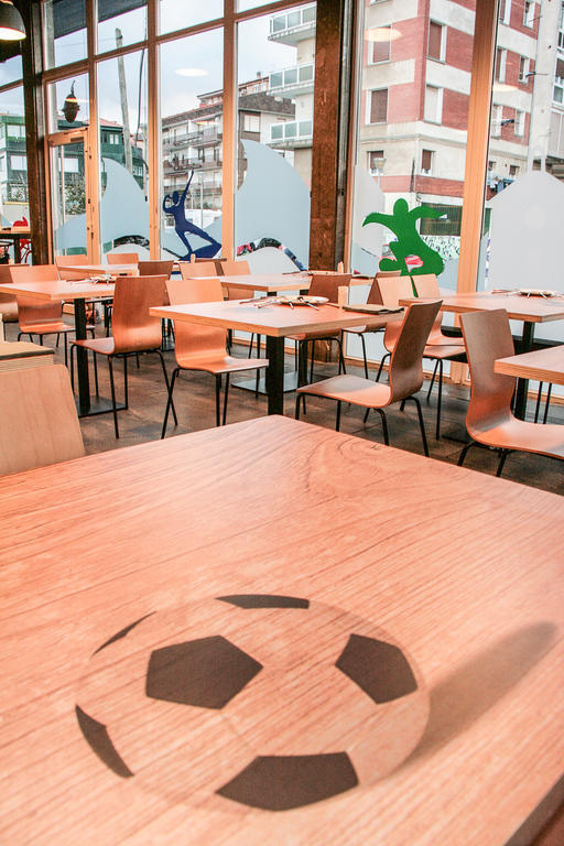 Mundaka Hostel & Sports Cafe Kültér fotó