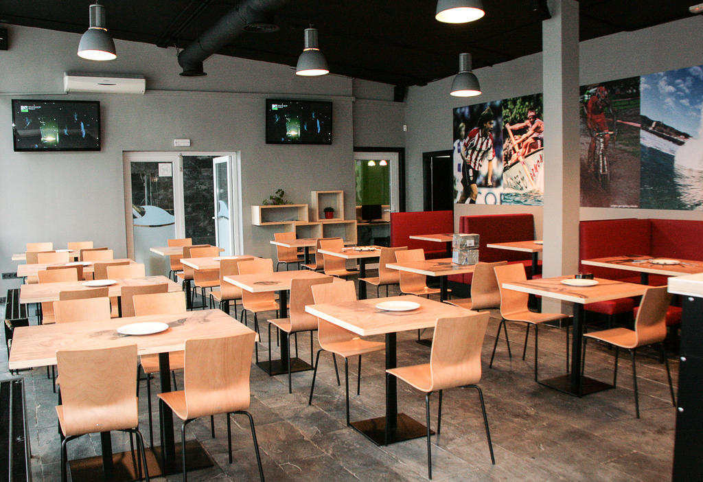Mundaka Hostel & Sports Cafe Kültér fotó