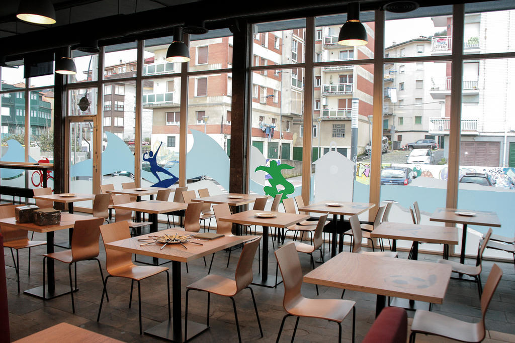 Mundaka Hostel & Sports Cafe Kültér fotó